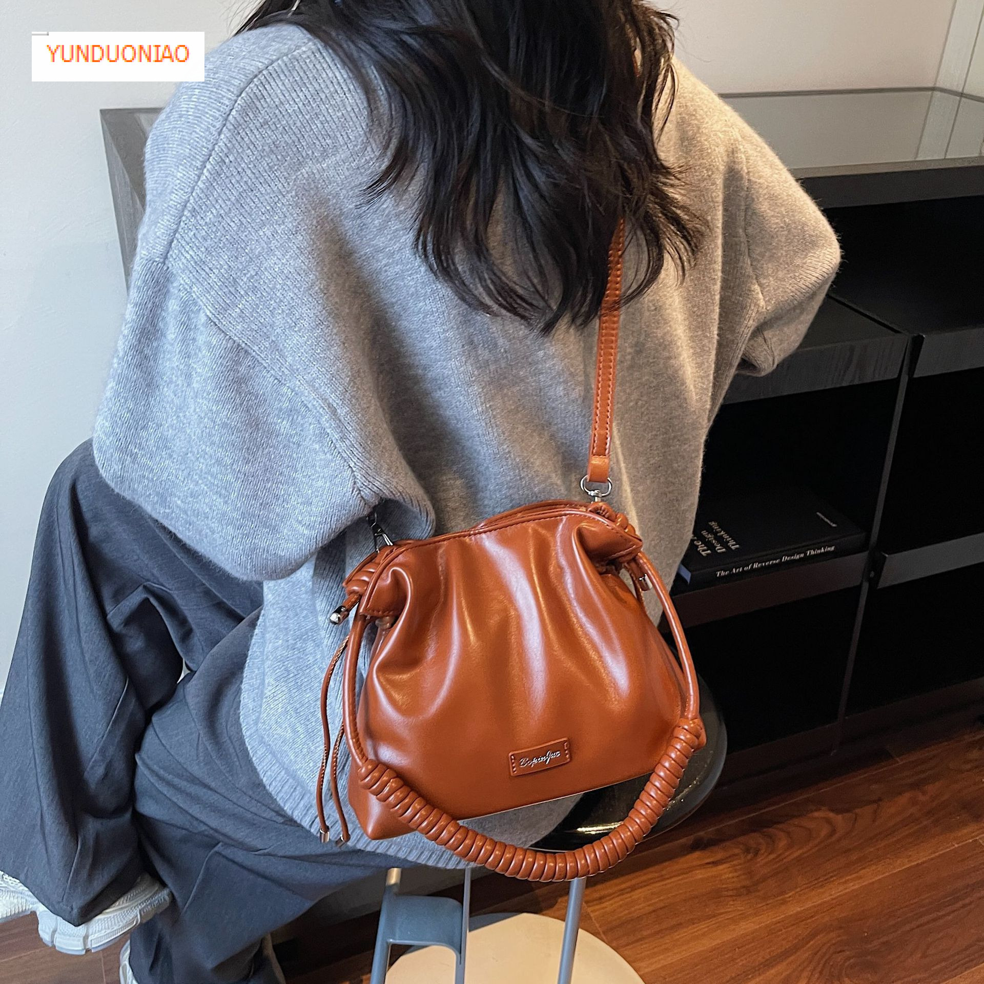 Autumn and winter new designer bag luxury handbag woven drawstring women's crossbody bag new fashion retro women's shoulder bag bucket bag