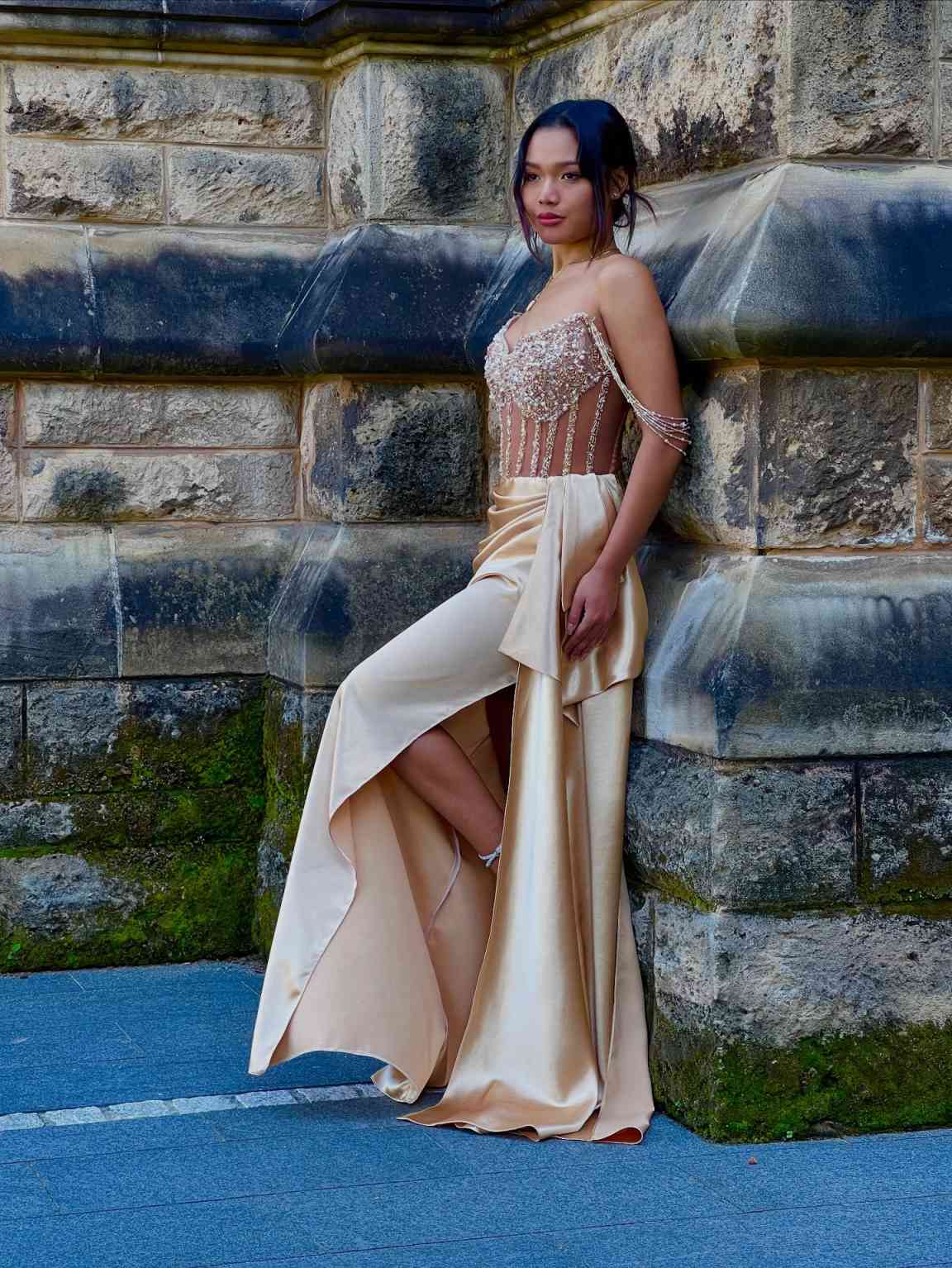 Shiny Crystals Off Shoulder Prom Gowns Floor Length Sleeveless Evening Dresses Beadeds Formal Occasion Custom Made