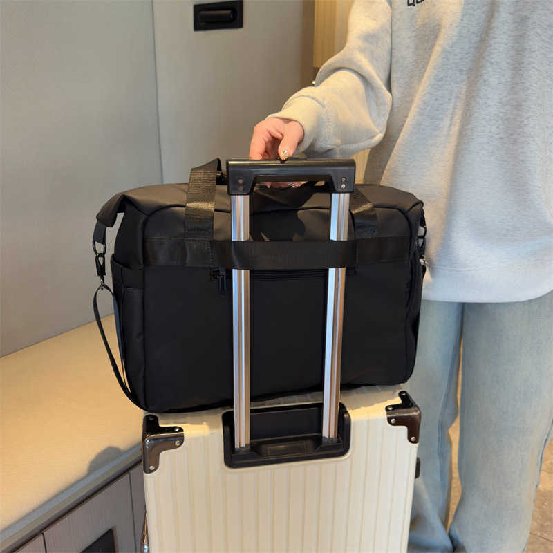 Tennis Bag with Independent Shoe Compartment, Sports Bag with Dry and Wet Separation, Handbag for Training, Crossbody Bag for Short Trips 250415