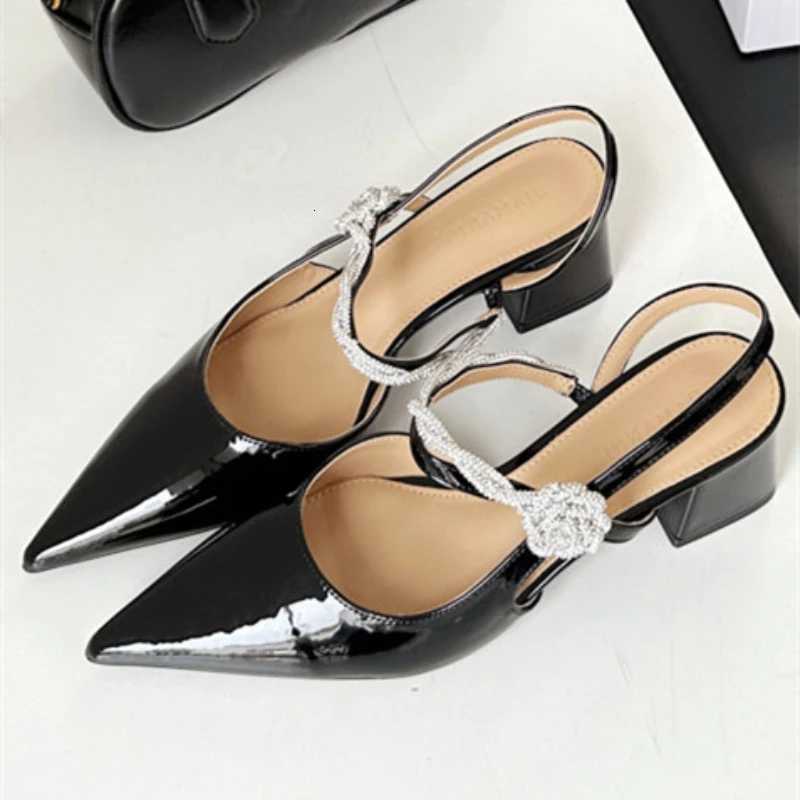 Luxury Rhinestone Flower Women Sandals High Quality Pointed Toe Patent Leather Square Heel Designer Shoes Fashion Women Shoes Z251015