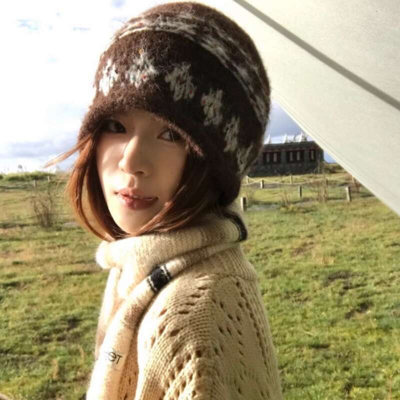 Beanie Designer Wool Jacquard Rolled Edge Fair Isle Knitted Hat for Women men Autumn Winter Warm Woolen