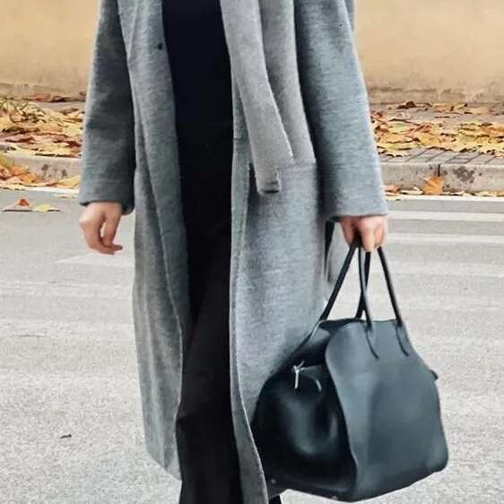 Large Capacity Leather Tote Bag Genuine Cowhide Handbag Celebrity Favorite Vintage Style Open Top Zipper Pocket Chinese Origin