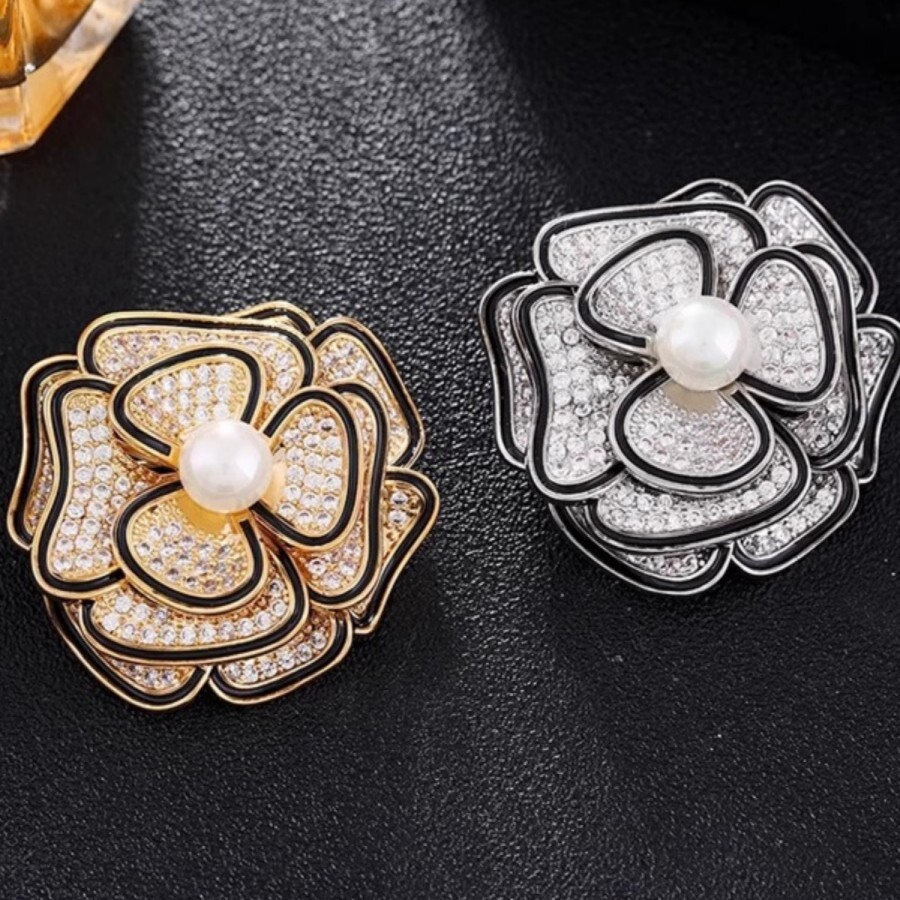 luxury designer camellia small fragrance style luxurious exquisite brooch design sense niche spring autumn coat pin accessory for women