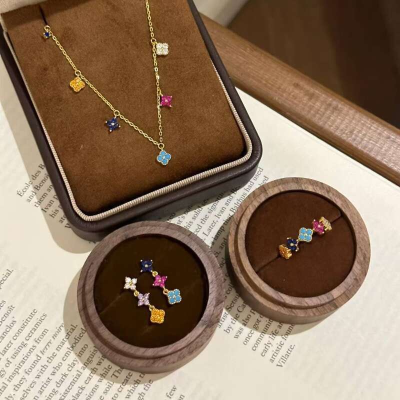 Necklace Designer earrings ring for Women luxury pendant necklace men Fashion turquoise Zircon inlay four-leaf clover Light Unique Festival gift