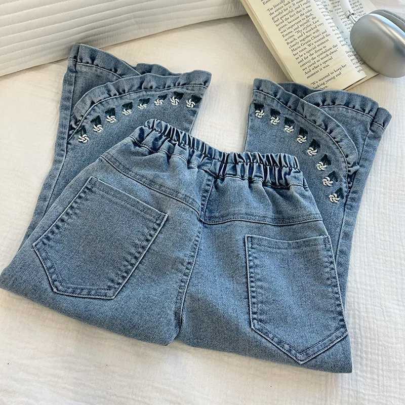 New Girls Denim Bellbottom Pants Korean Childrens Sweet Floral Embroidered Jeans Casual High Waist Slim Denim TrousersT251017