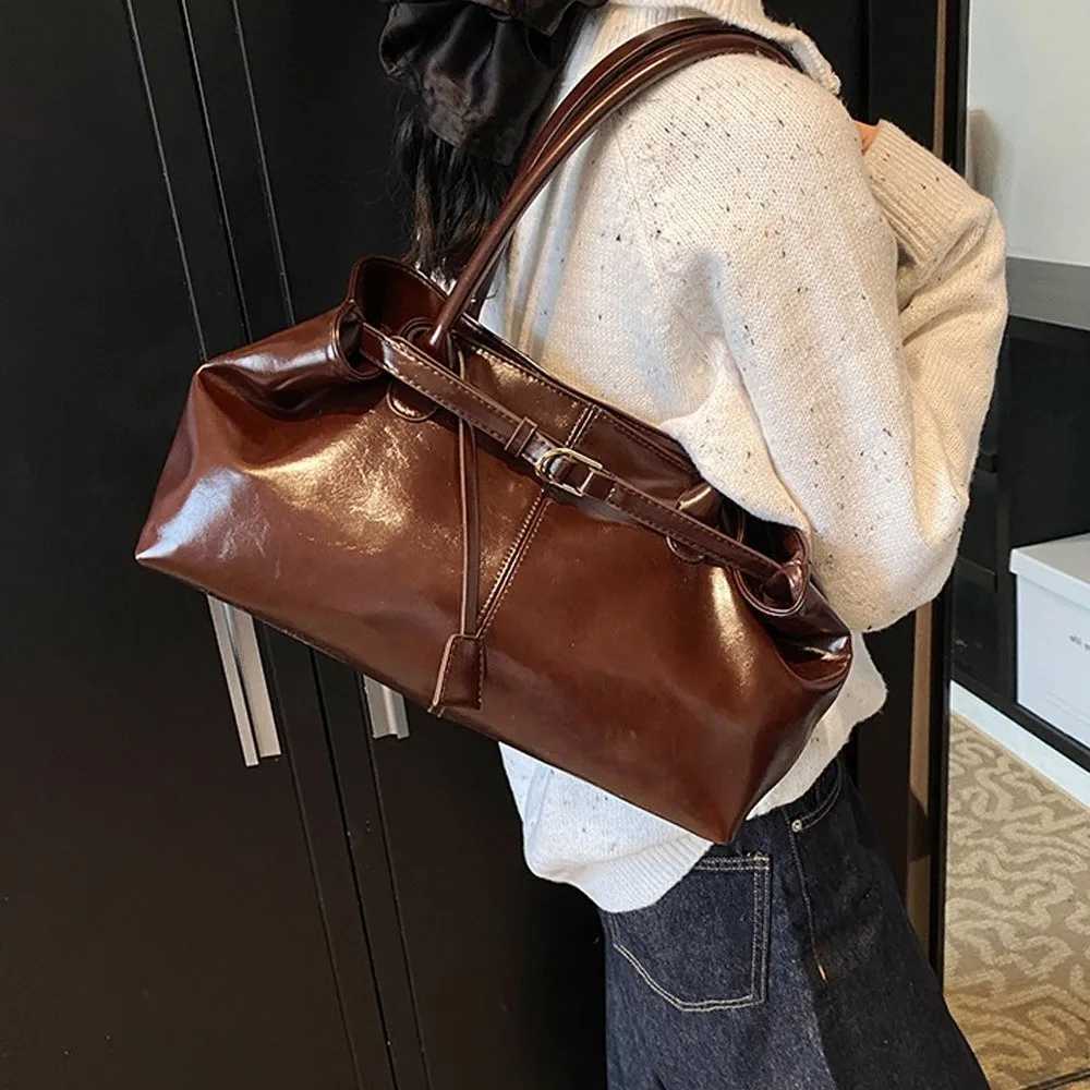 Fi New Oil PU Leather Handbag Large Capacity Mtifunctial Shoder Bag Wen Casual Tote Bag Underarm Bag for Wen 1 D2510171