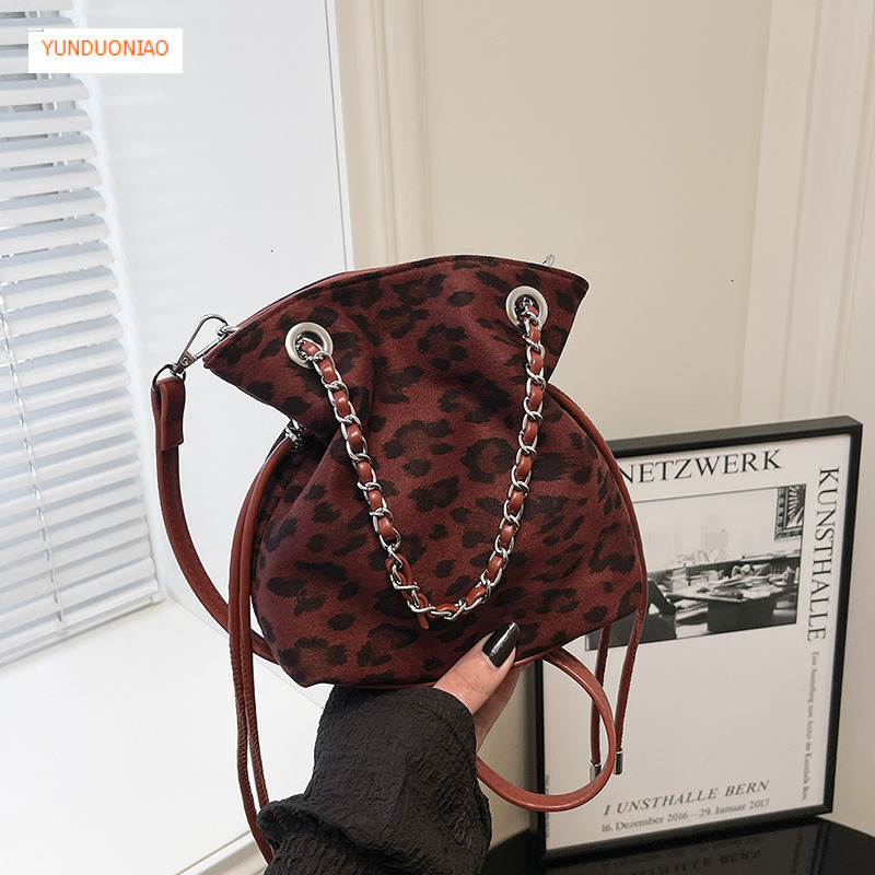 Autumn and winter new designer bag leopard pattern fashionable luxury handbag new retro style fashionable chain women's crossbody bag shoulder ba