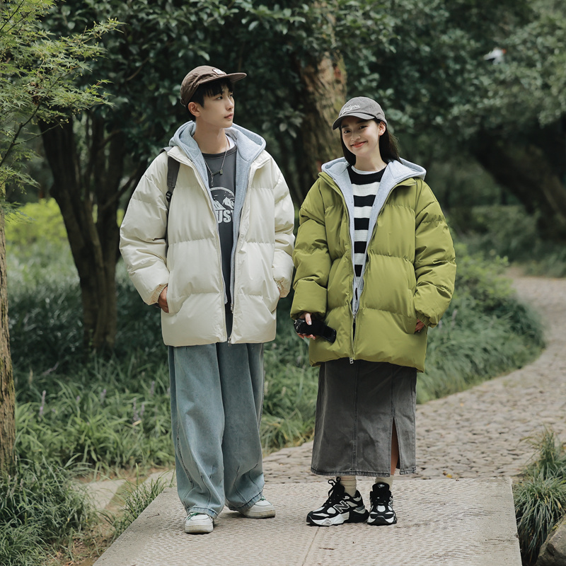 Lightweight and Stylish Couple's Puffer Jacket: Stay Warm in Style