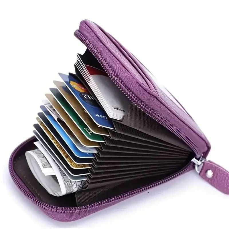 A stylish and exquisite wallet with multiple card slots and a compact designW251017