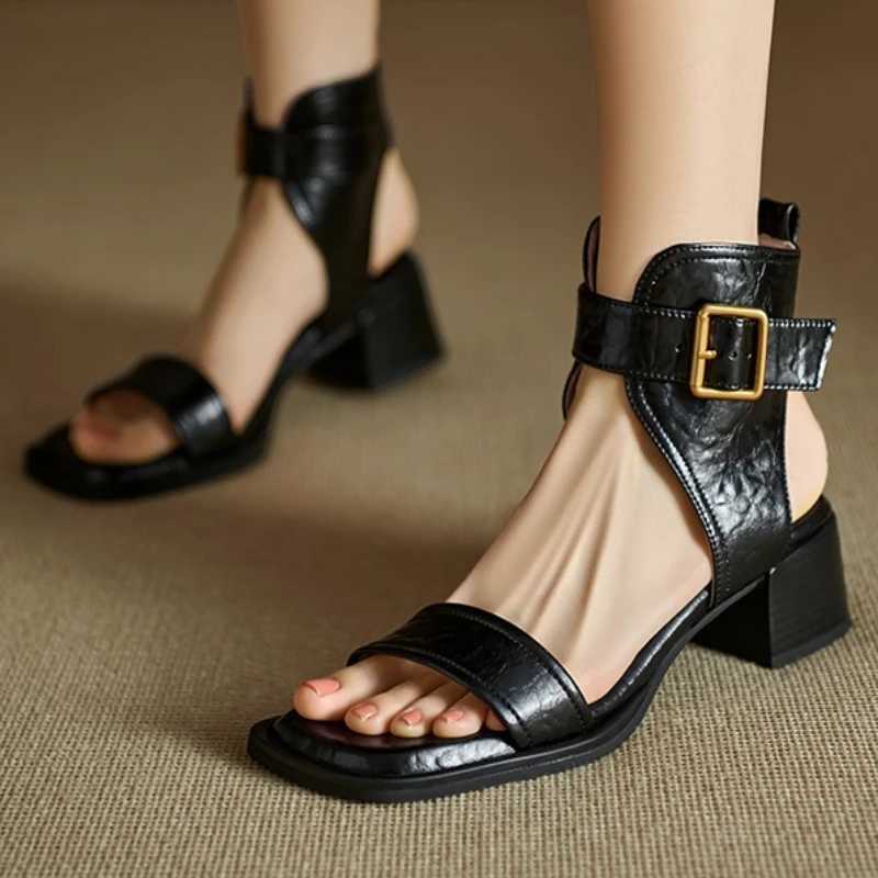 High Quality Black Patent Leather Thicksoled Sandal Women Luxury Metal Buckle Decoration Designer Shoe Cozy Moccasin Roman Shoe Z251015