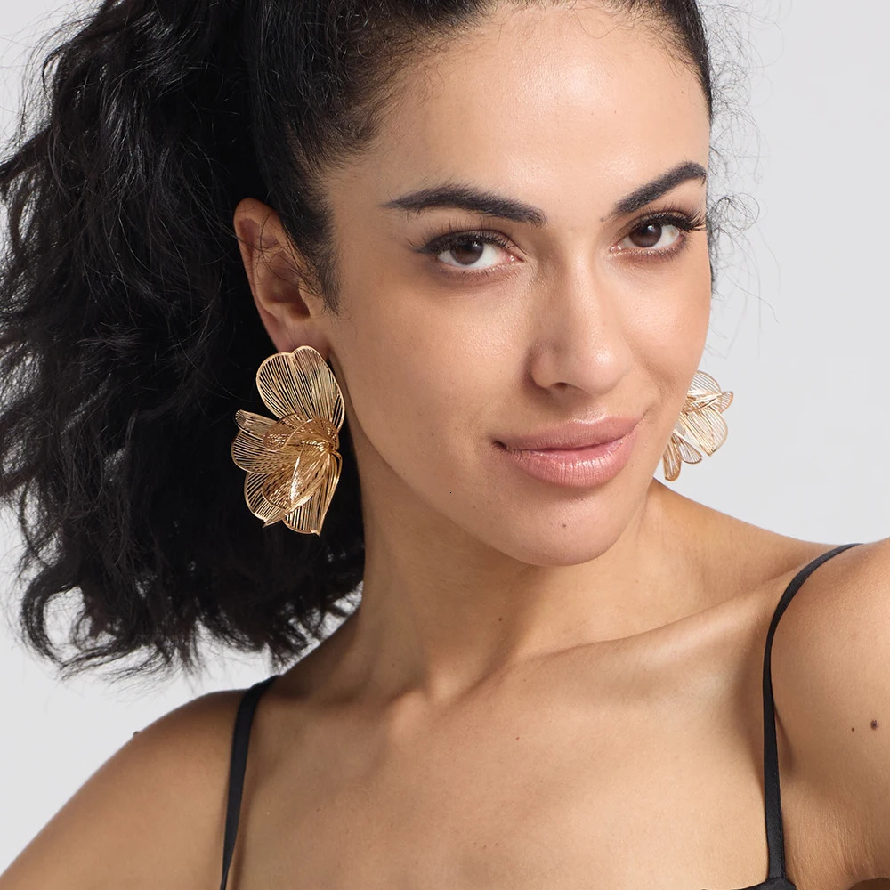 Fashion Hollow Flower Petal Drop Earrings for Women Korean Simple Gold Color Leaf Floral Earring Party Wedding Jewelry 251016