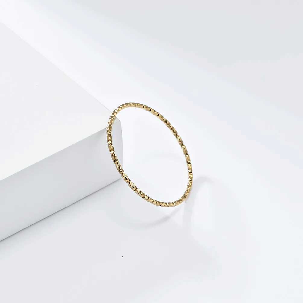 New Classic 1mm Stainless Steel Rings for Women SilverGold Color Thin Ring Waterproof JewelryW251017