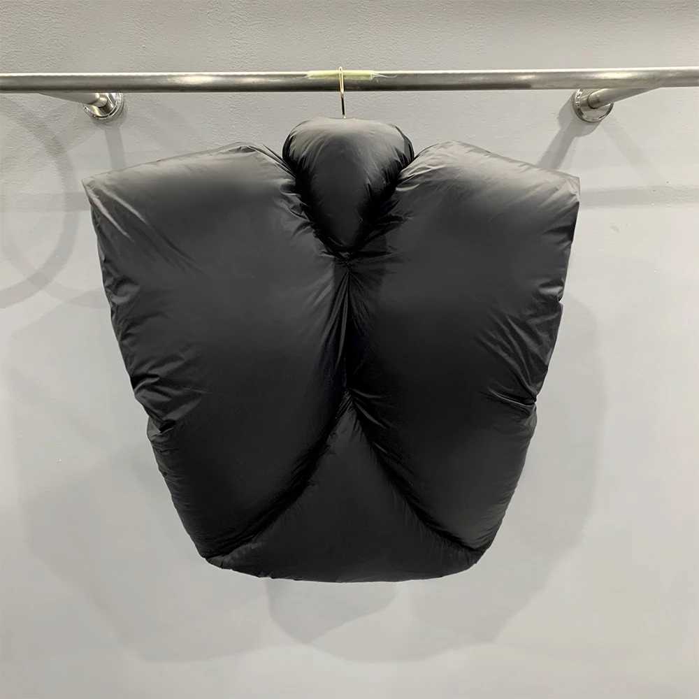 Threedimensional silhouette down vest fashionable high street thickened warm short men and women with the same down jacket W251016