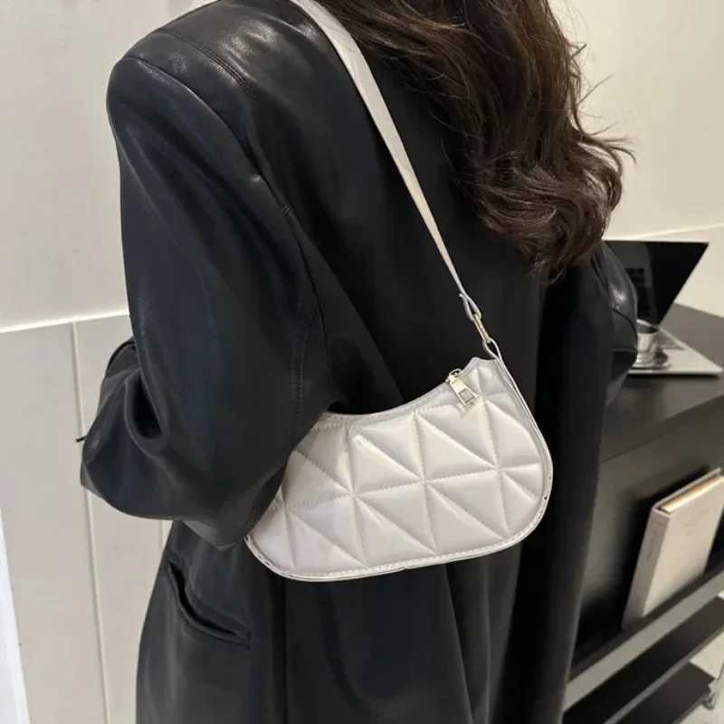 Solid Color Casual Wens Handbag Shoder Bag with Niche Design Fiable and Trendy Leather Crossbody Bag New1 D251017