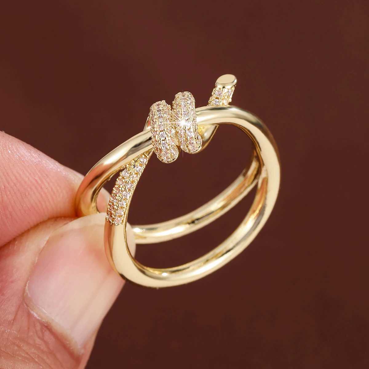 Fashion Classic Knot Shaped Ring WomenS Cz Copper Ring For Gift Daily Wear Z251017