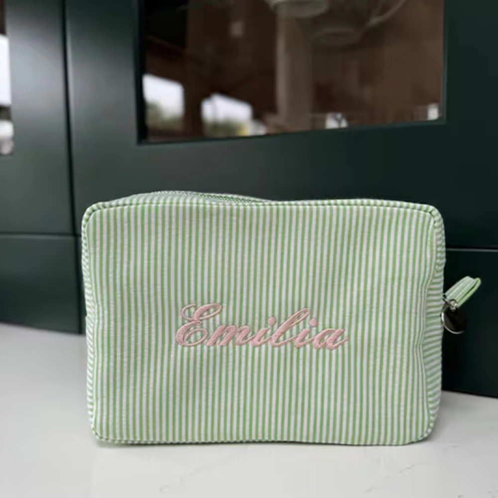 Seersucker Cosmetic Bag Personalized Monogrammed Toiletry Bag Embroidered Make Up BagBridesmaid Makeup Bag Wedding Gifts251011