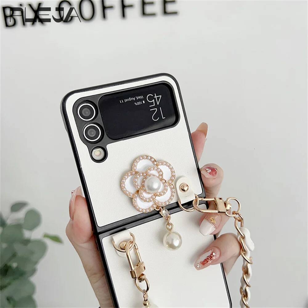Pearl Bracelet Chain Phone Case For Samsung Galaxy Z Flip 4 3 Flip3 Flip4 5G Korean Cute Camellia Flower Leather Cover