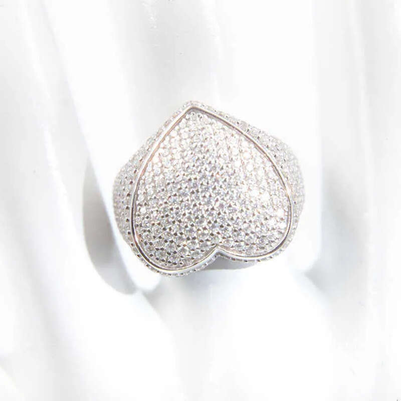 Designer jewelry - Customized Cuban-style ring, set with moissanite gemstones The simple and fashionable heart-shaped design is suitable for hip-hop s