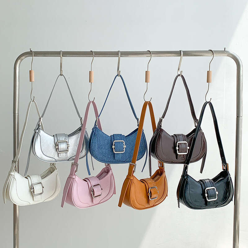 Women's Autumn Winter New Creative Single Shoulder Underarm Commuting Fashion Niche Baguette Crescent Bag High-End Feel B5