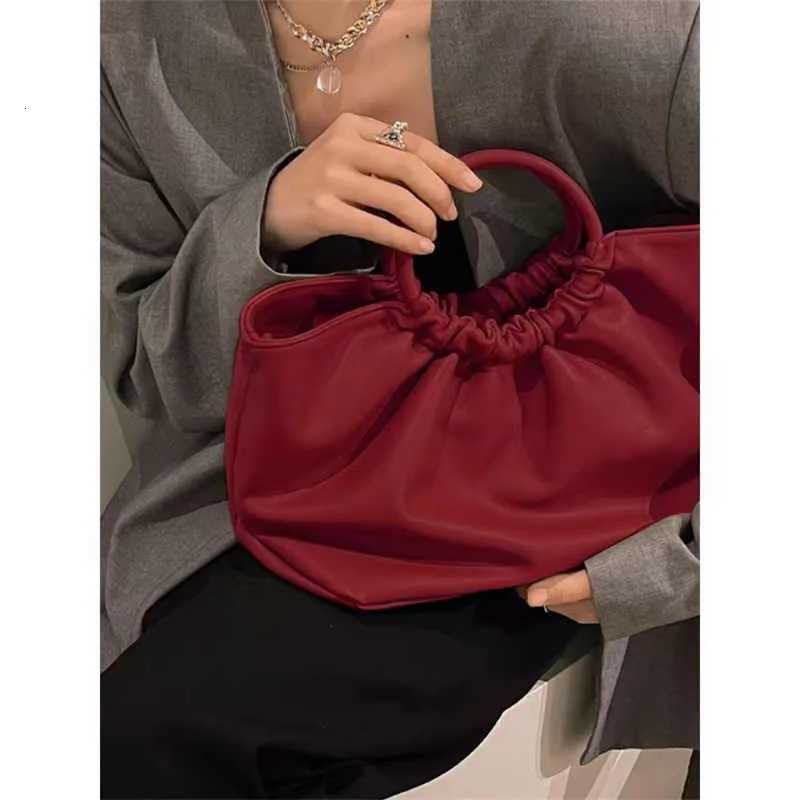 Female Red Handbags 2024 New Pleated Bridal Wedding One Shoulder Bags Autumn New Female Large Capacity Commuting Crossbody Purse Z251017