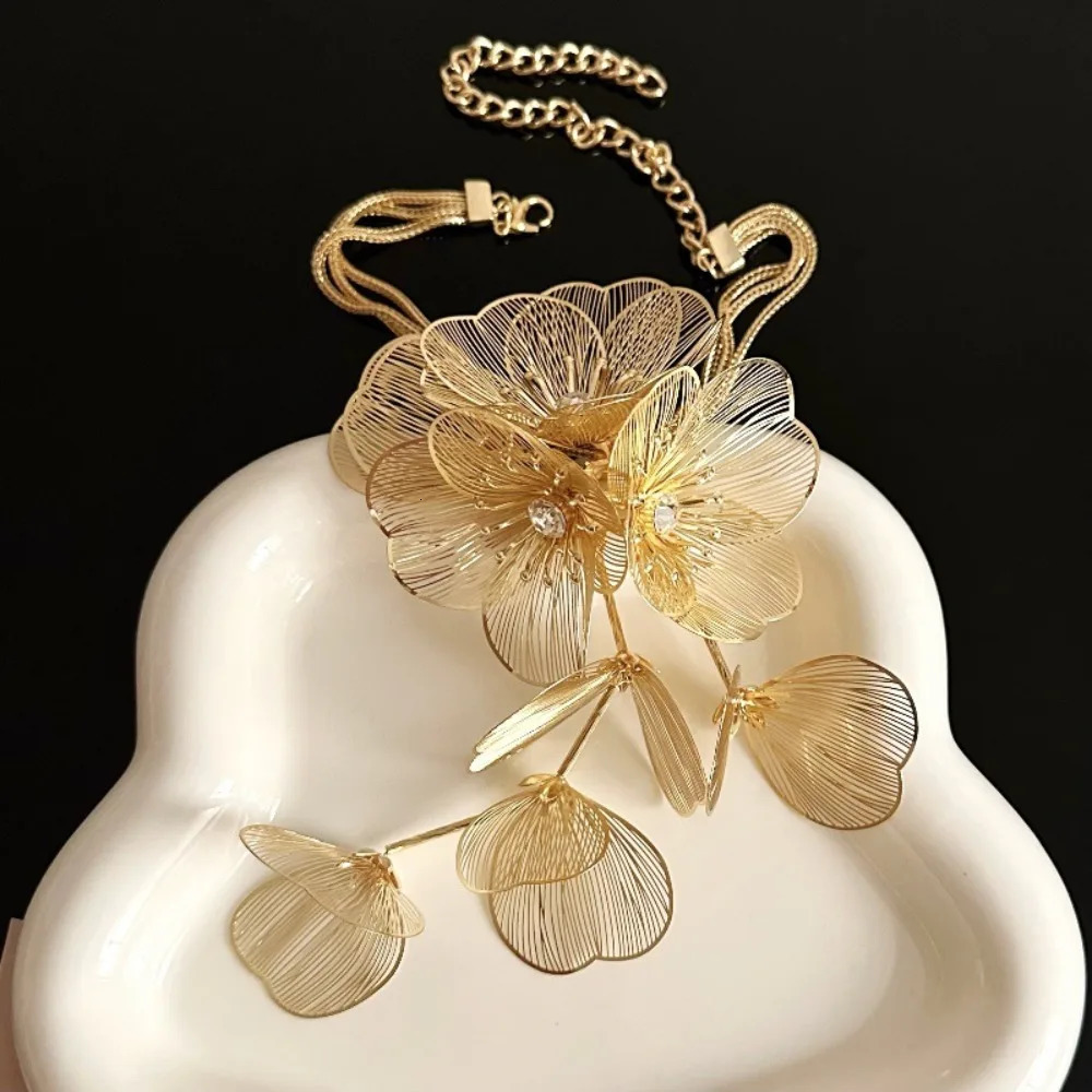 Elegant Flower Fringe Necklaces Temperament Exaggerated Choker Alloy Exquisite Long Tassel Collarbone Chain Banquet Party 251016