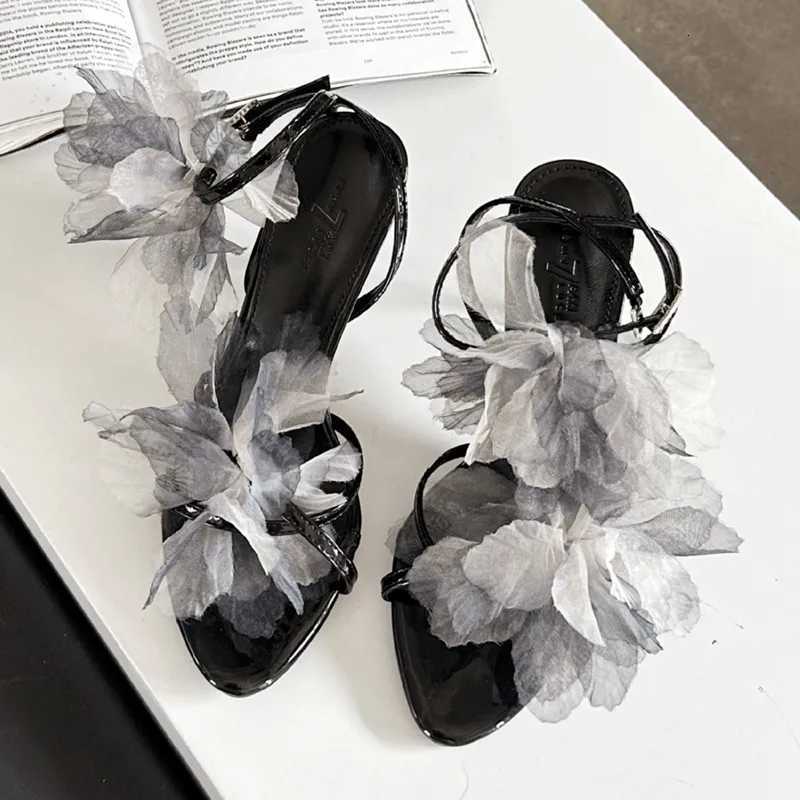 Luxury Rhinestone Buckle Flower Women Sandals Sexy Open Toe Narrow Band Designer Brand Sandals Fashion Pointed Toe Slide Sandals Z251015