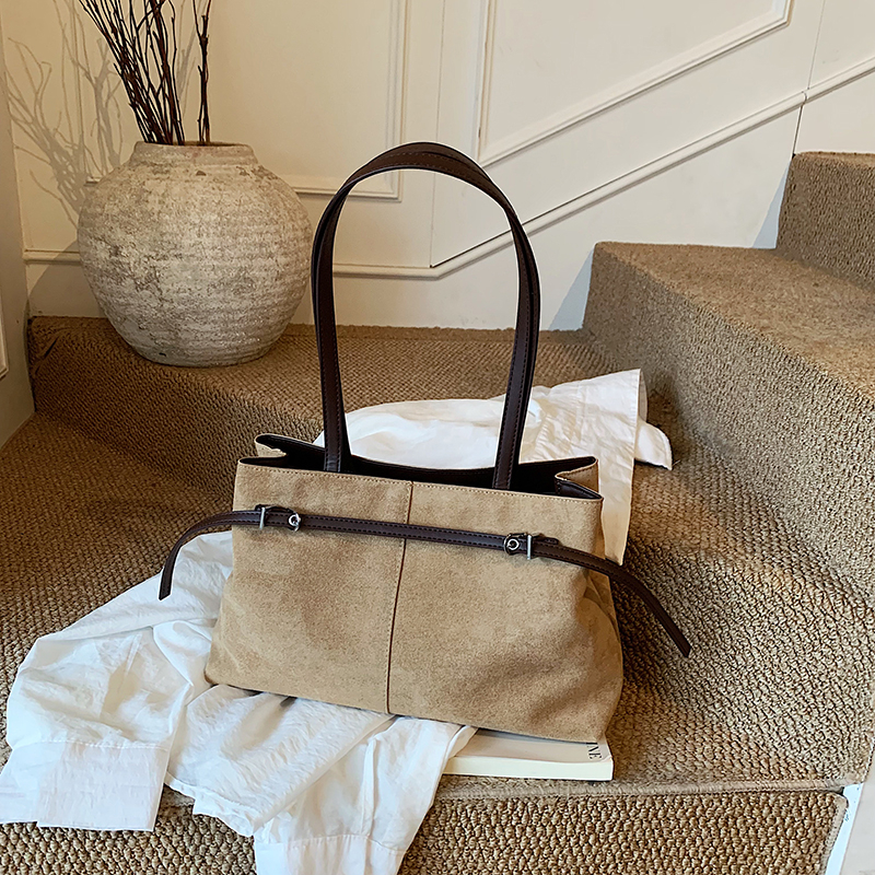 Ladies' fashionable mobile phone bag with large capacity and advanced functions, new casual and versatile, compact and simple shopping and commut