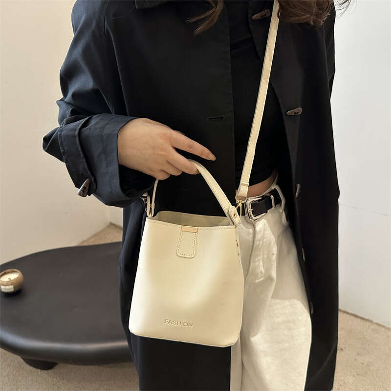 Fashion Fresh Solid Color Women's Large Capacity 2025 New Trend Soft Surface Stylish Popular Handbag Crossbody Bucket Bag