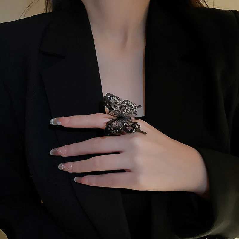 Punk Style 3D Large Butterfly Ring for Women Fashion Exaggerated Adjustable Animal Finger Rings Gothic Halloween Jewelry Gifts Z251017