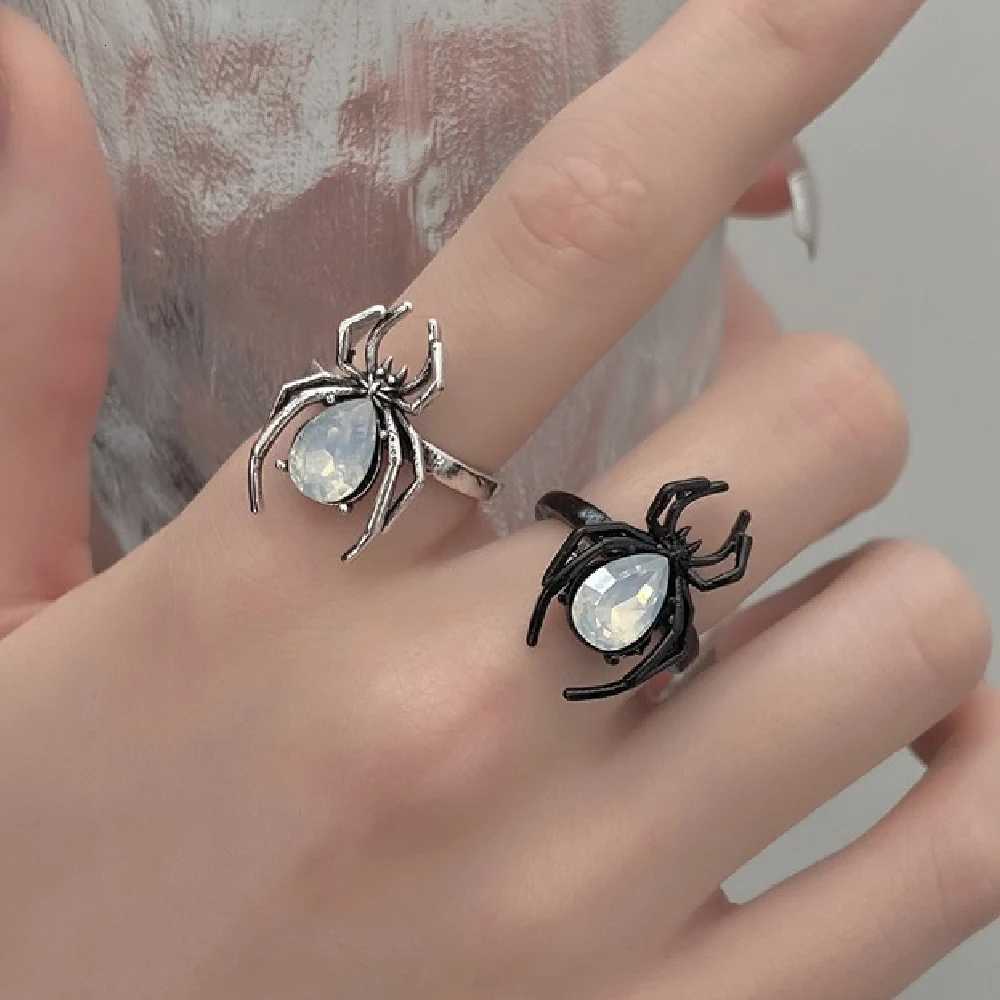 Vintage Halloween Gothic Punk Spider Rings For Women Men Insect Animal Ring Crystal Stone Opening Ring Party Jewelry Gift Z251017