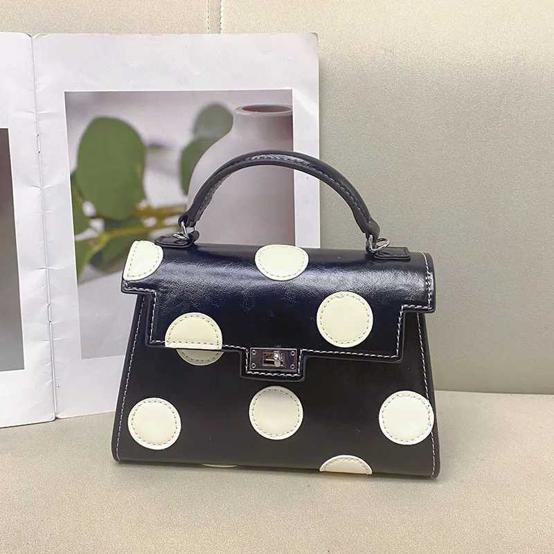 Retro French romantic wave bag simple contrasting color versatile mini lipstick portable messenger bag Z251017