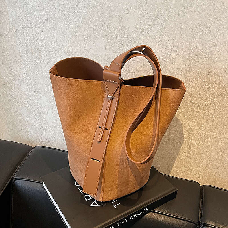 Commuting Matte Large Capacity for Women 2024 New Autumn Winter Versatile Crossbody Fashion Single Designer Bags Shoulder Bucket Bag