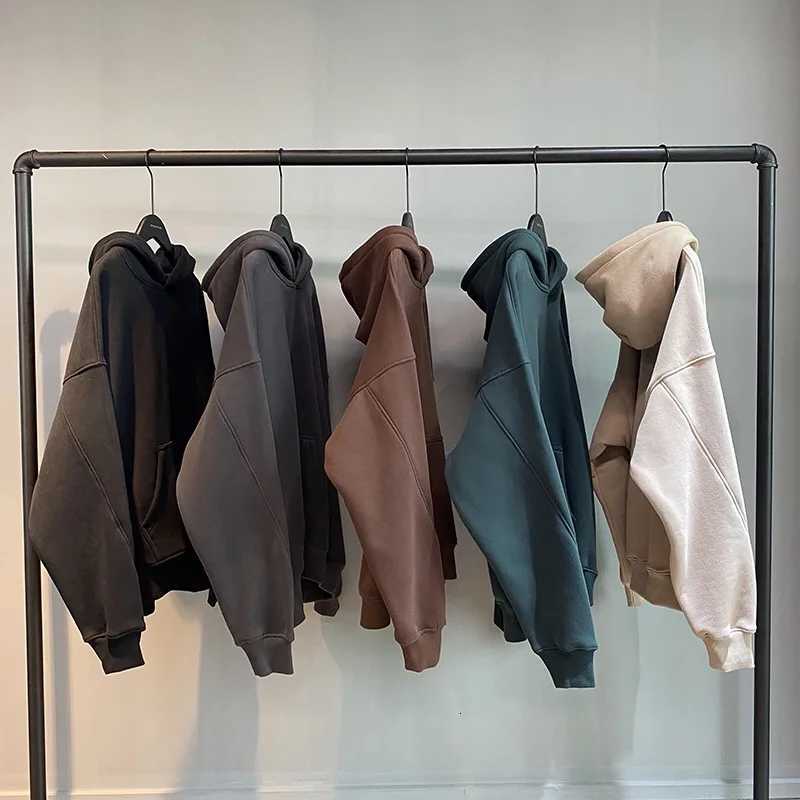 Stitched Fleece Hoodie for Men Warm Casual Pullover Sweatshirt with Pockets in Multiple Colors Z251017