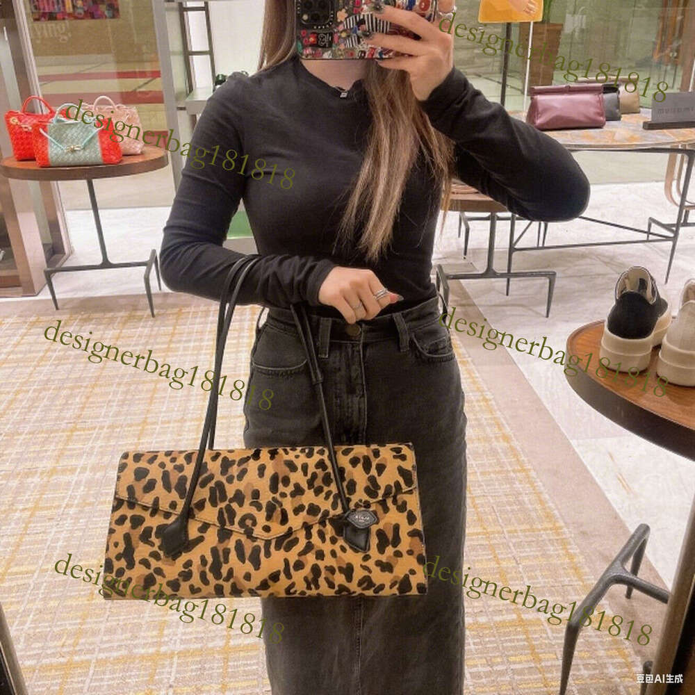 designer bag tote bag Fashion Handbag for Women Leopard Print Baguette Niche Underarm Shoulder Spotted Dachshund Bag High-Quality Texture