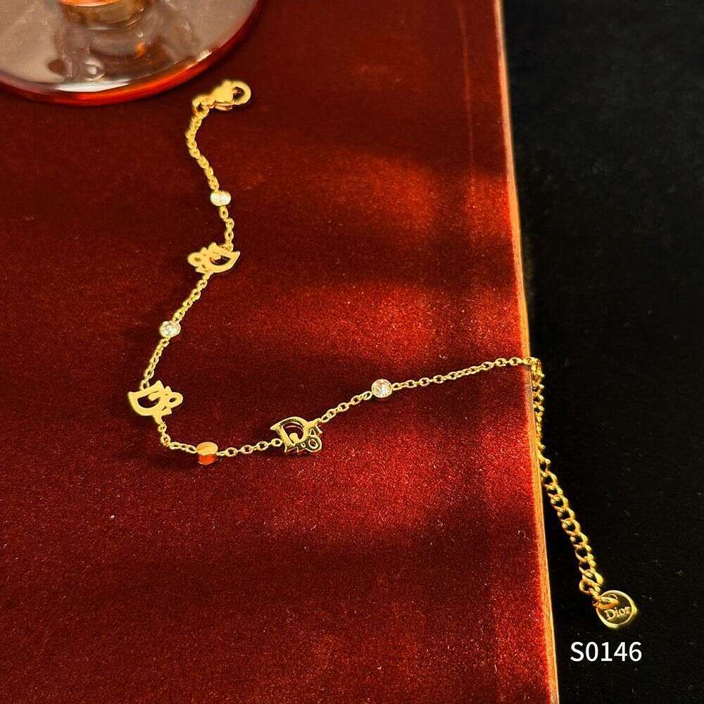 Non-Fading Titanium for Women New gold Stainless Steel D Letter Bracelet with High-End Feel