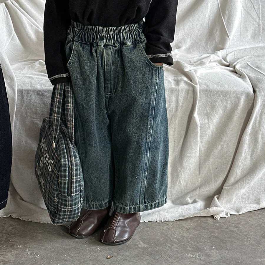 SS25 Trendy Childrens Designer Denim Jeans Relaxed Fit Straight Leg Pants for Toddlers Fashionable Everyday BottomsT251017