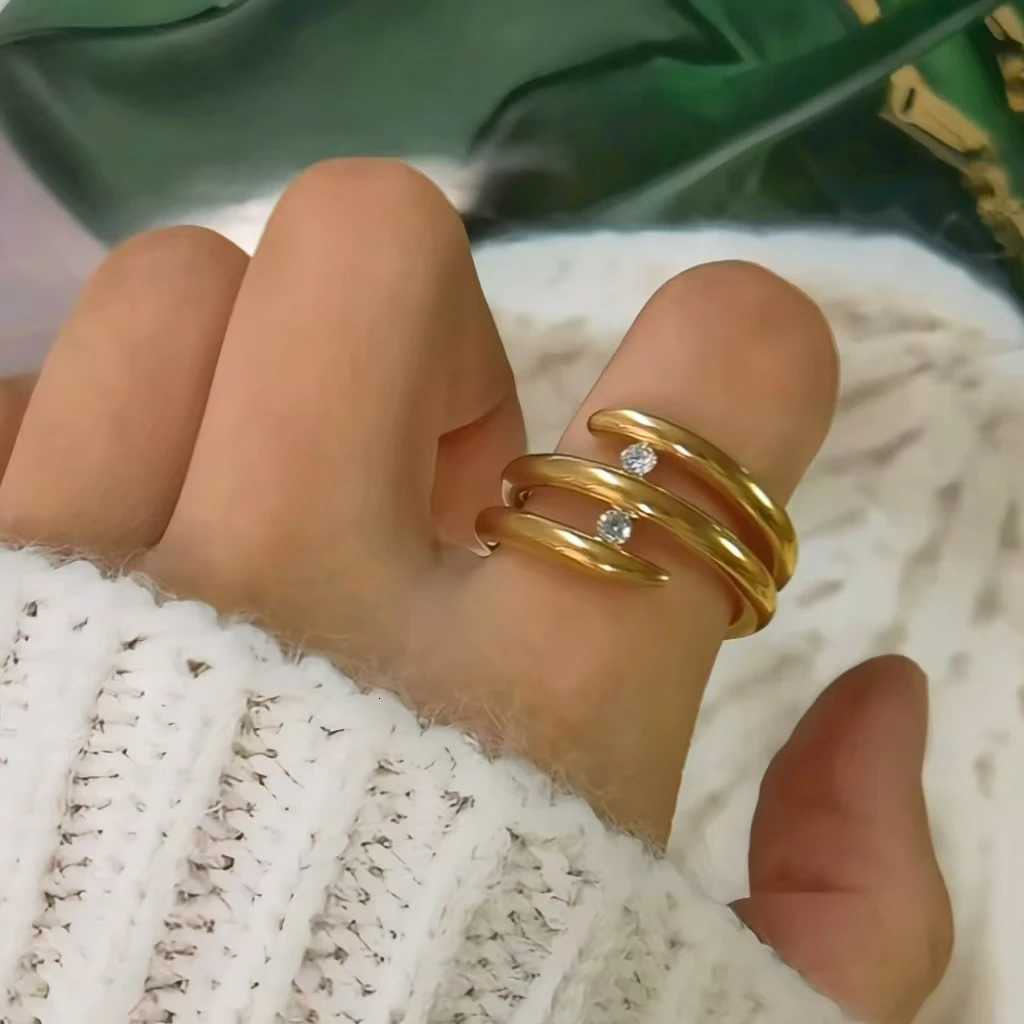 HOT Unique Design Titanium Steel Three Circle Clamp Two Zircon Ring For Women Beautiful Brand Jewelry Couple Gift Ring WholesaleW251017