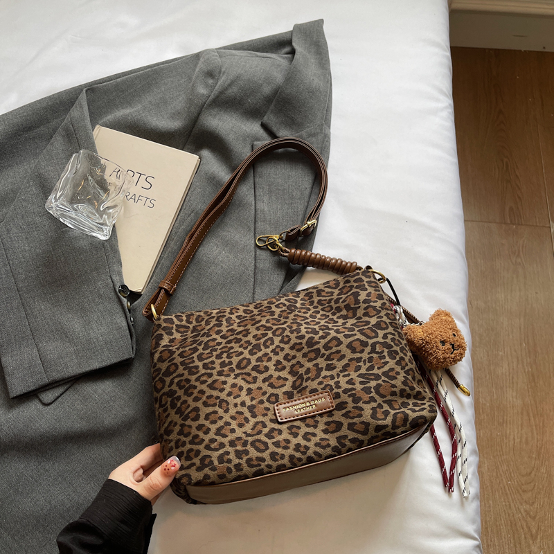 Ladies' fashionable mobile phone bag with large capacity function, new high-end leisure versatile, compact and simple shopping commuting shoulder