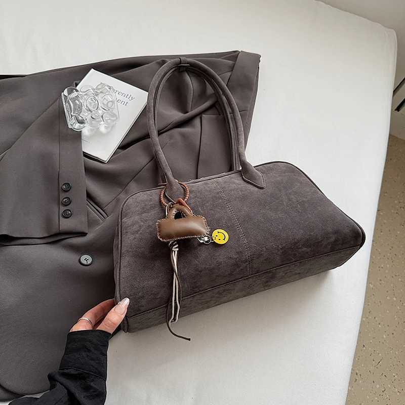 MOODS 2025 Autumn New Fi Bost Shoder Bags For Wen Suede Pure Color Big Capacity Luxury Designer Handbags With Pendant1 D251017