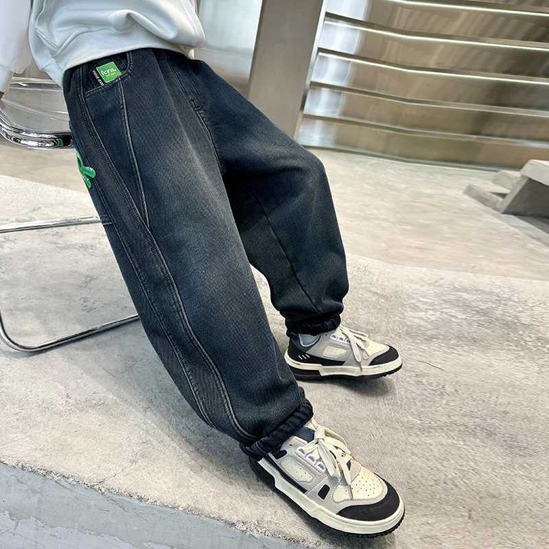 Kids Boys Winter Warm Streetwear Jeans With Letters Fashion Child Fleece Insulated Denim Pants For Teenagers 5 7 9 11 13 14 YearT251017