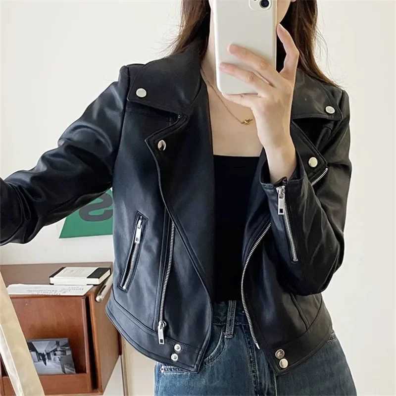 Autumn Women Korean Slim Short Faux Pu Leather Jacket Streetwear Pink Green Black Beige Lapel Long Sleeve Biker Jacket FemaleT251017