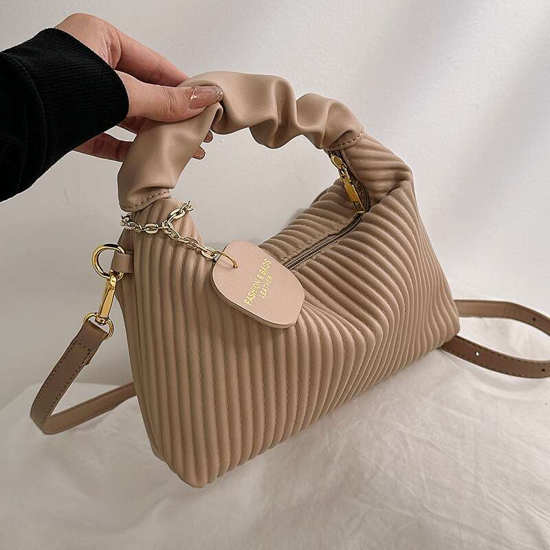 Niche Design New Texture Niche Women Summer Versatile Hand High-End Sense Foreign Style Messenger Bag