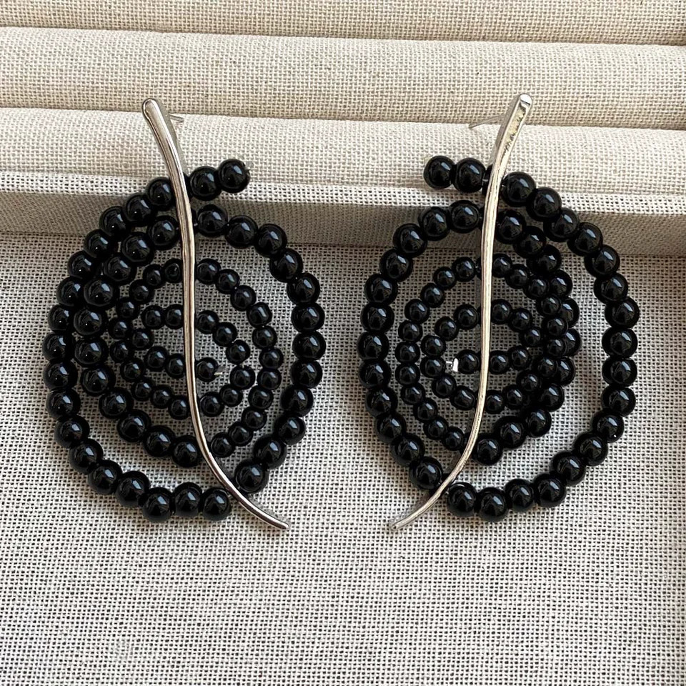 Vintage Metal Spiral Beaded Pearl Stud Earrings for Women Girls Simple Elegant Wedding Jewelry Daily Accessories 251016