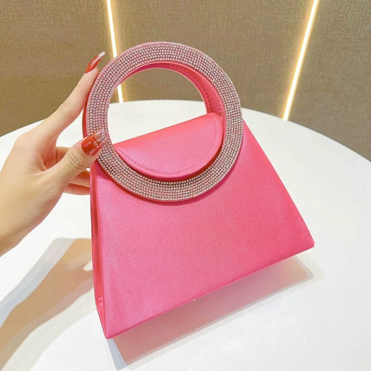 Luxury Diamond Satin Lining Evening Bag Cross Body Chain Trapezoidal Purse with Sparkling Rhinestone Clutch Tote for Daily Use Z251017