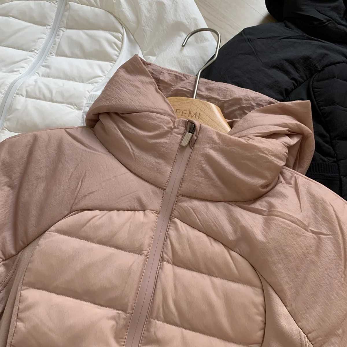 Womens Ultra Light Down Jacket 90 White Duck Down Female Slim Fit Down Yoga Trendy Portable Hoodie Outwear Coats DJ03 W251016