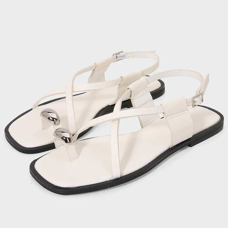 Square Toe Buckle Women Flip Flops Cross Tied Metal Decoration Sandals Fashion Comfortable Plus Size Women Vacation Beach Shoes Z251015