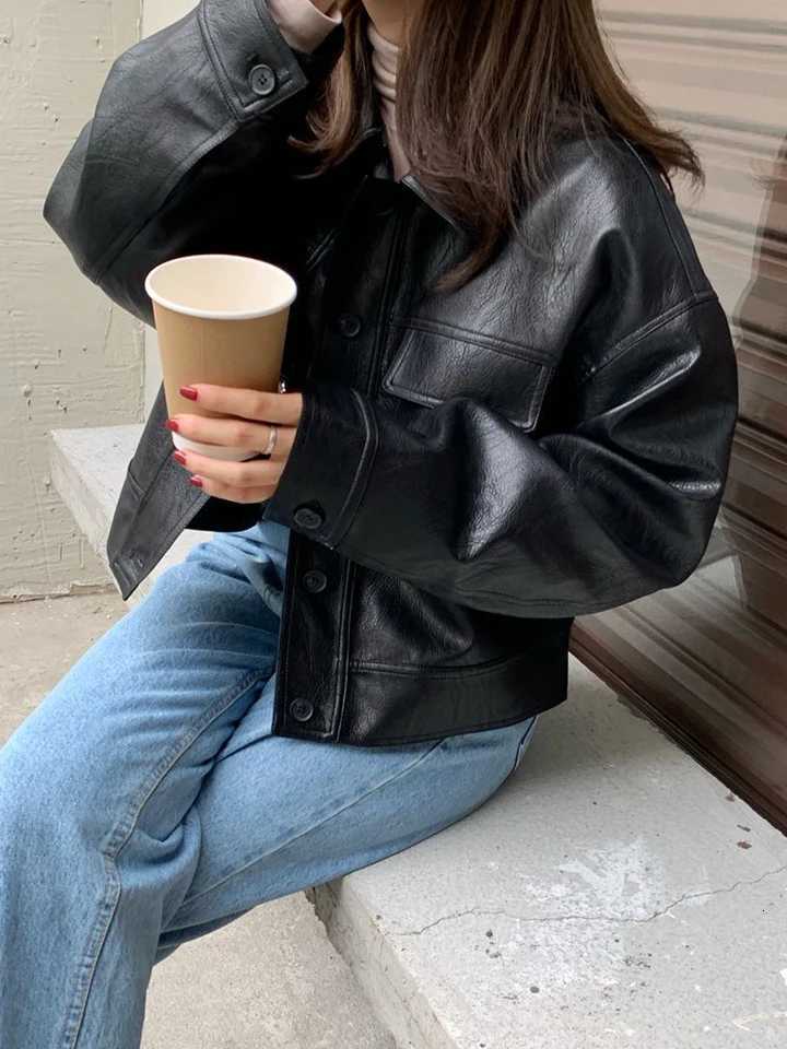 Zoki Streetwear Biker Pu Jacket Women Vintage Long Sleeve Faux Fur Moto Coat Korean Fashion Harajuku Casual Loose Bf JacketsT251017