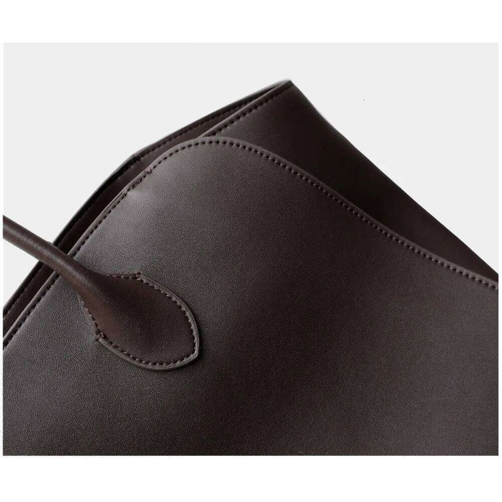 High-end Large-capacity First-layer Cowhide Fashionable Simple Handbag Shopping Tote Armpit Bag Commuting Leisure Versatile