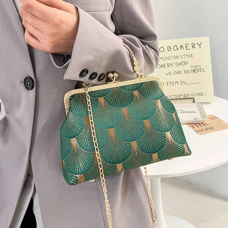 Designer Bags Retro Style Handbag Large Capacity Women Fashion Clip Pearl Chain Shoulder Crossbody Bag Hot Selling