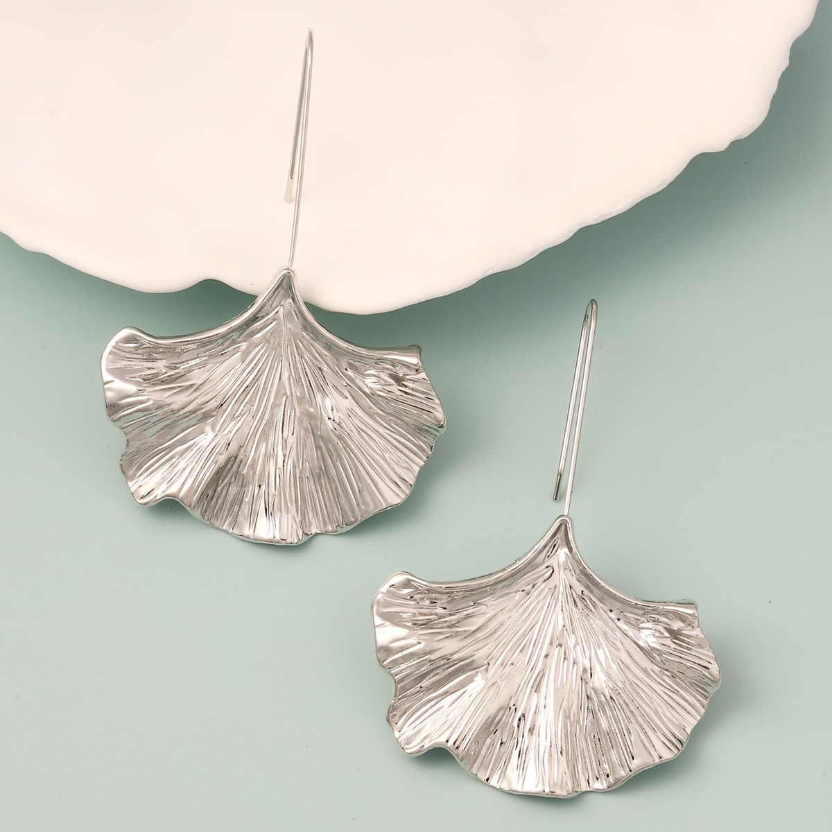 Earrings designer Fashion Elegant Exaggerated Simple Creative Metal Texture Ginkgo Leaf Alloy Earrings gift for girls free shipping